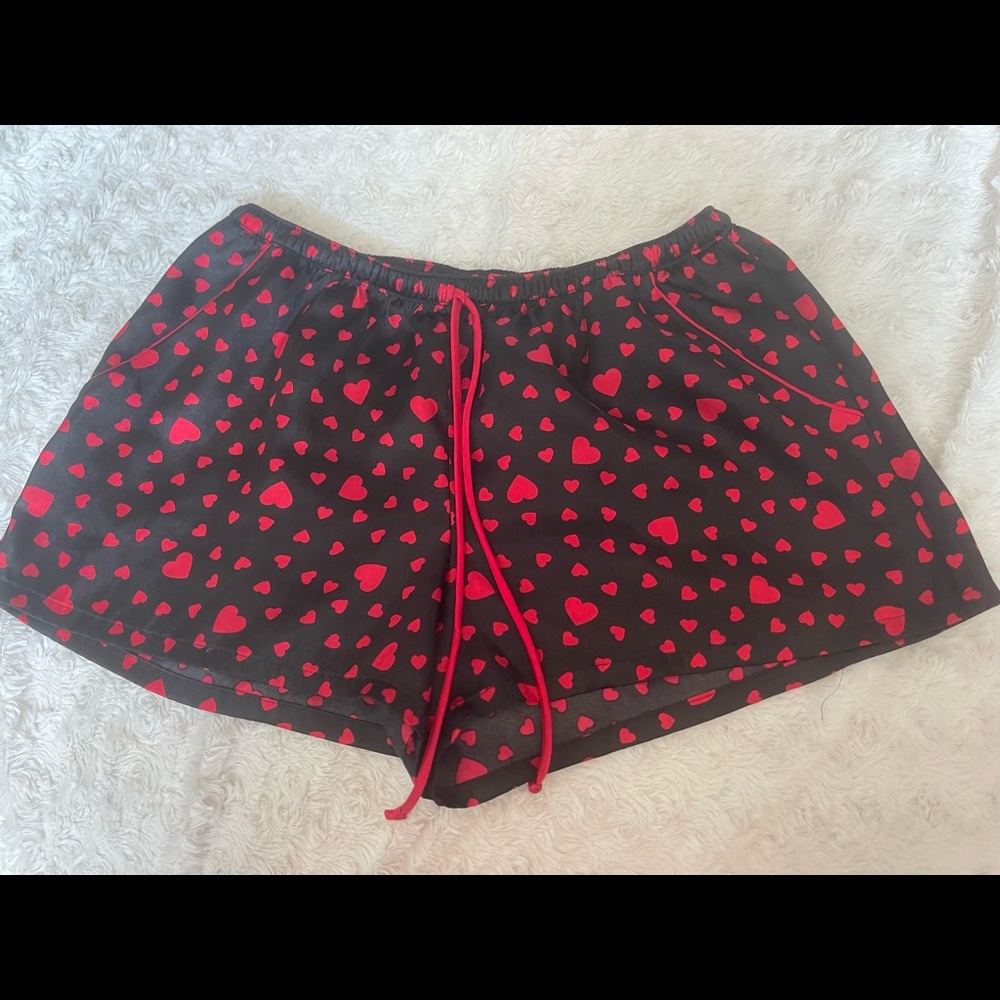 Woman’s Sleepwear Black Red Hearts Pocket Shorts Size Small *flaw